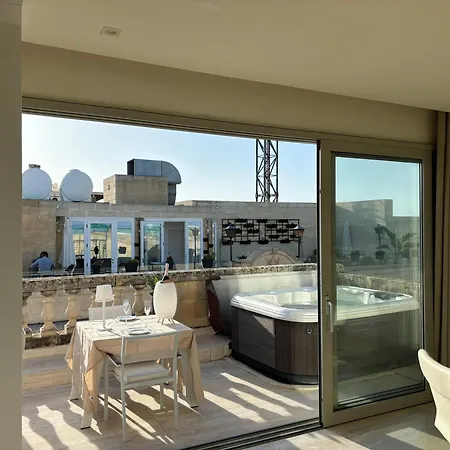 Penthouse With Jacuzzi & Panoramic Views - Heart Of Valletta