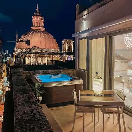 Penthouse With Jacuzzi & Panoramic Views - Heart Of Apartment