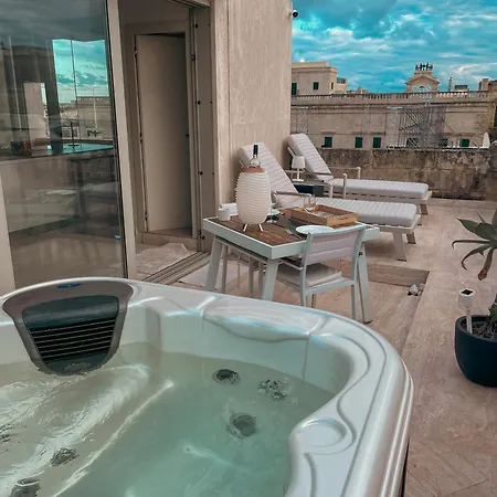 Penthouse With Jacuzzi & Panoramic Views - Heart Of * Valletta