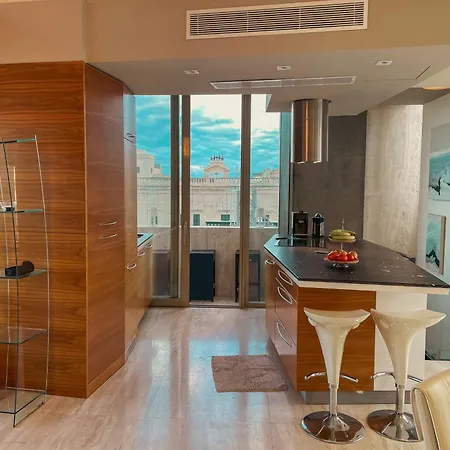 Penthouse With Jacuzzi & Panoramic Views - Heart Of