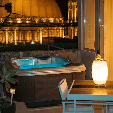 Penthouse With Jacuzzi & Panoramic Views - Heart Of Apartment *