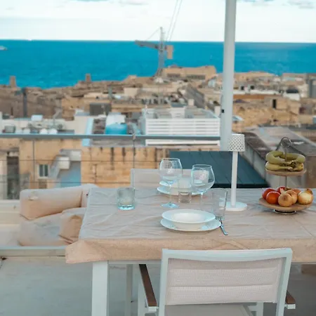 Penthouse With Jacuzzi & Panoramic Views - Heart Of Apartment Valletta