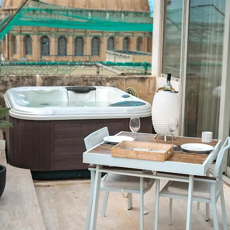 Apartment Penthouse With Jacuzzi & Panoramic Views - Heart Of Valletta