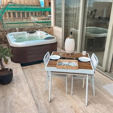 Penthouse With Jacuzzi & Panoramic Views - Heart Of Apartment *