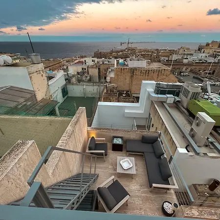 Penthouse With Jacuzzi & Panoramic Views - Heart Of * Valletta