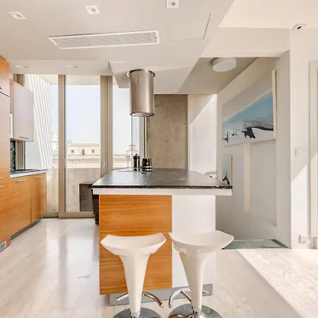 Penthouse With Jacuzzi & Panoramic Views - Heart Of Apartment *