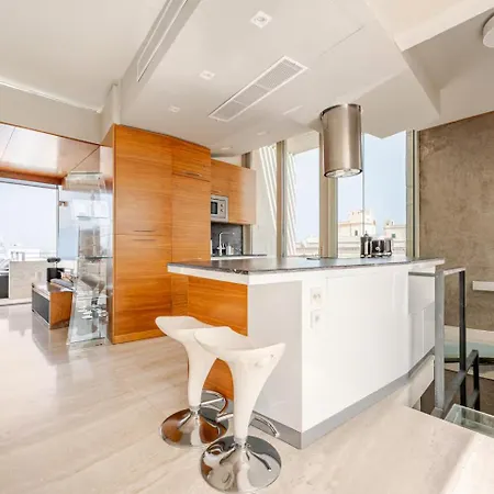 Penthouse With Jacuzzi & Panoramic Views - Heart Of Apartment *