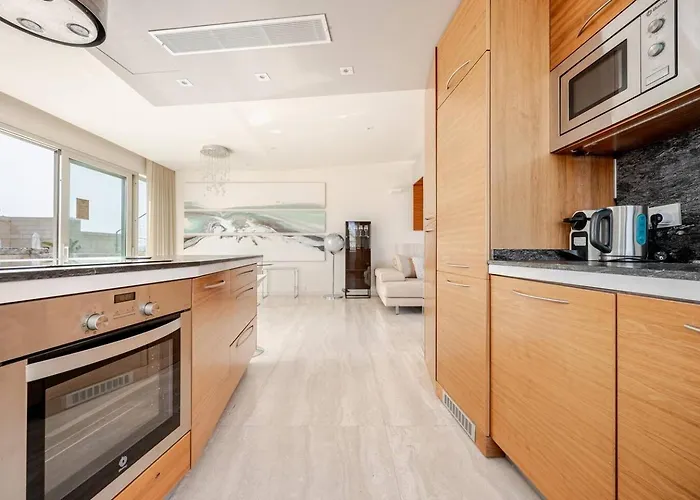 Penthouse With Jacuzzi & Panoramic Views - Heart Of