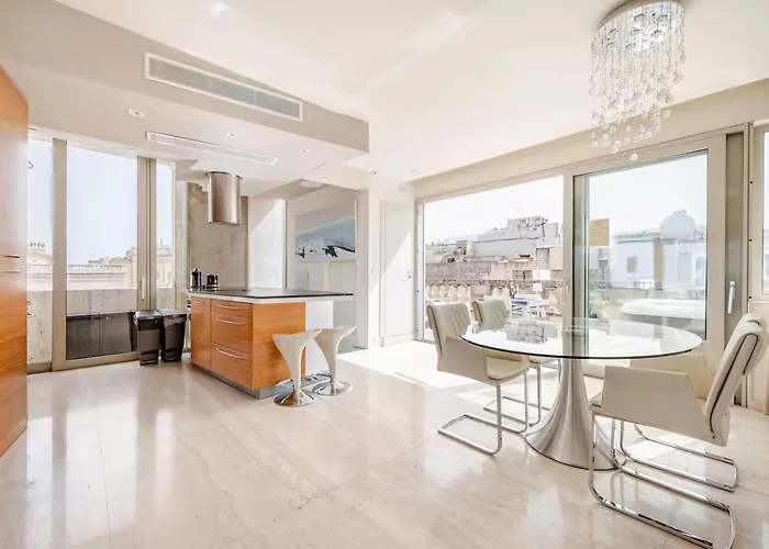 Penthouse With Jacuzzi & Panoramic Views - Heart Of Apartment